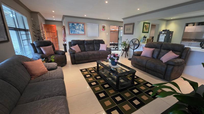 3 Bedroom Property for Sale in Reebok Western Cape